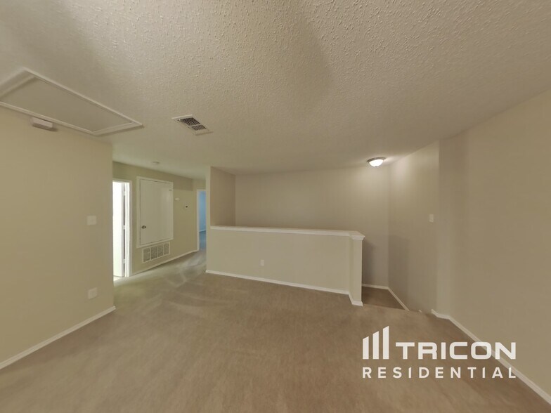 Building Photo - 1700 Wildrose Dr