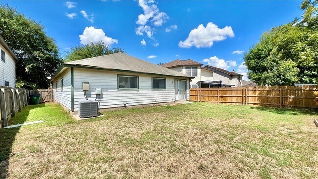 Building Photo - 6617 Piedras Blanco Dr