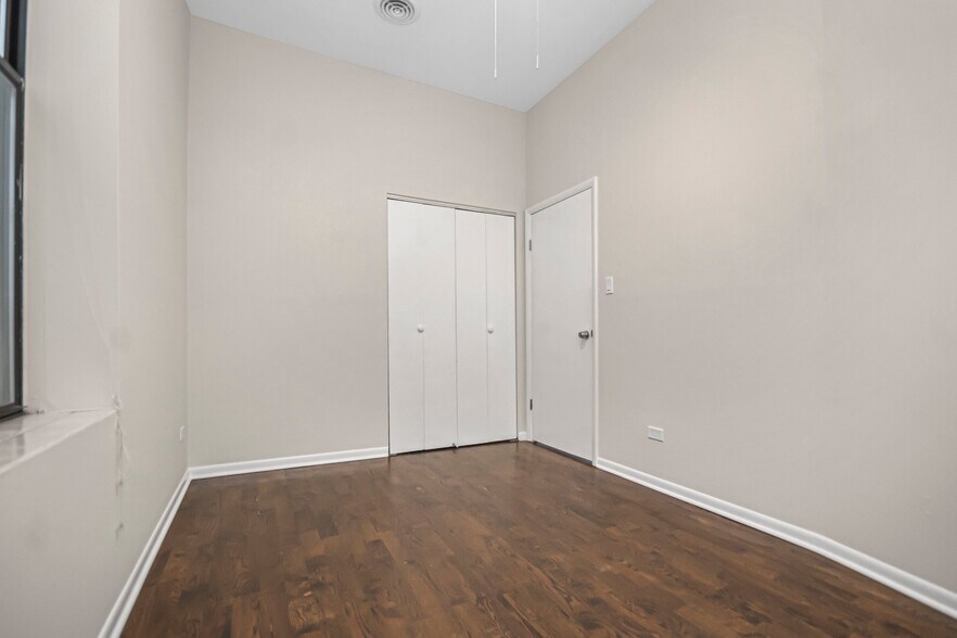 Building Photo - 1739 W Beach Ave