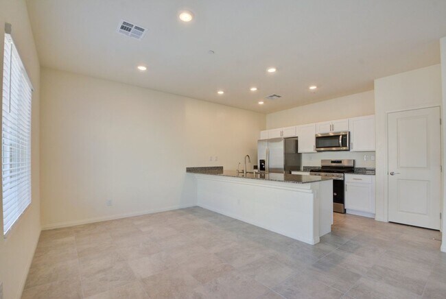 Building Photo - BRAND NEW BEAUTIFUL 4 BEDROOM!