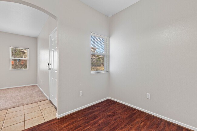 Building Photo - T1117