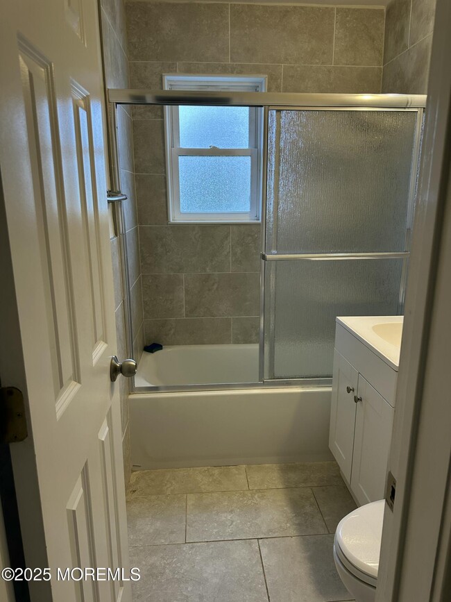 Building Photo - 31 Cedar Ave