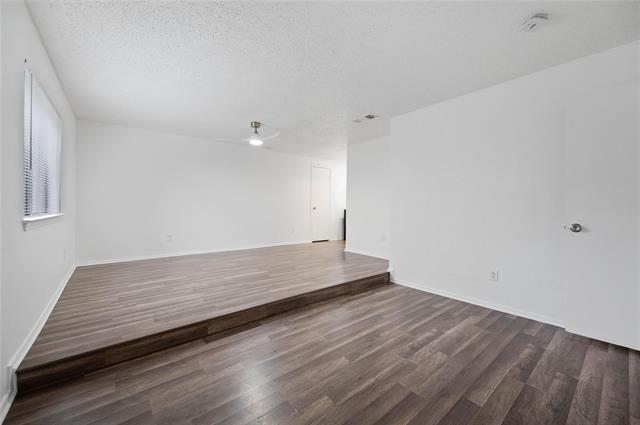 Building Photo - 2813 Raintree Dr