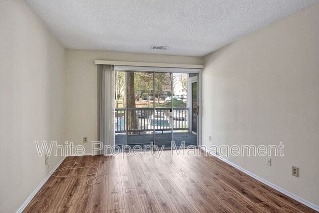 Building Photo - 2512 Cranbrook Ln