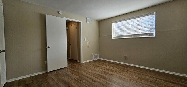 Building Photo - Beautiful One bedroom/one Bath apartment