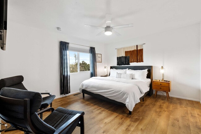 Building Photo - 828 Black Dr