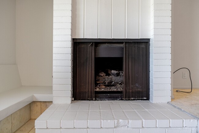 Building Photo - Harborwalk Marina Villa | 3 Bed, 2.5 Bath | Channel Islands Harbor | Beach Close