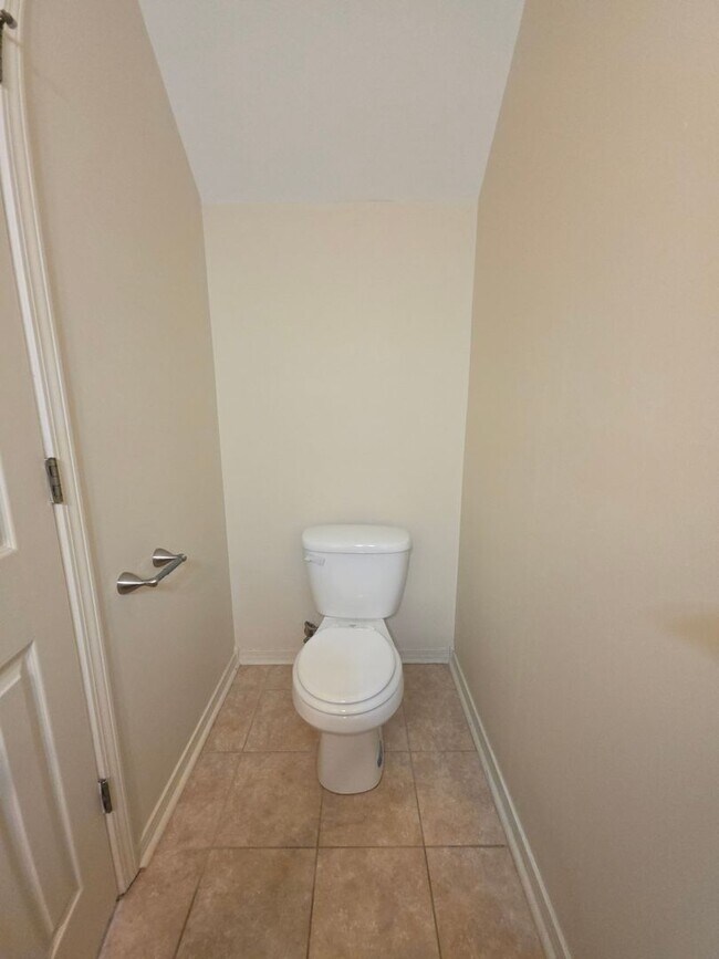 Building Photo - 2635-2635 W C St