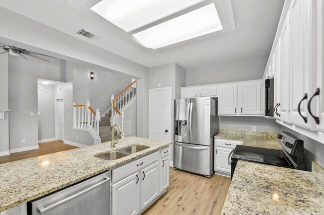 Building Photo - Charming 4-Bed in Clear Lake ISD – Move-In...