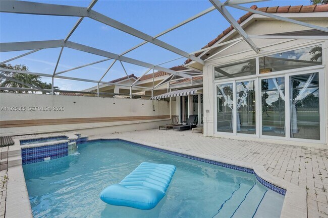 Building Photo - 652 W Palm Aire Dr