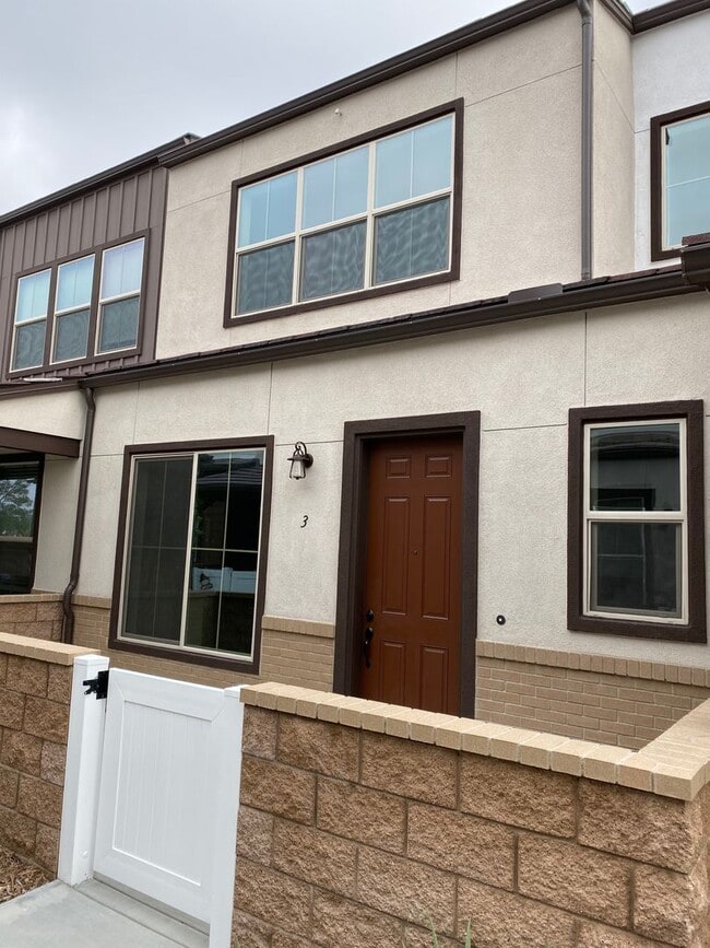 Building Photo - Beautiful 3 bed, 3 bath home in new community!