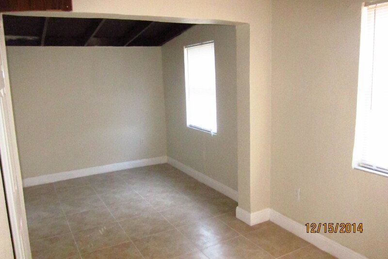 Building Photo - 3701 SW 48th Ave