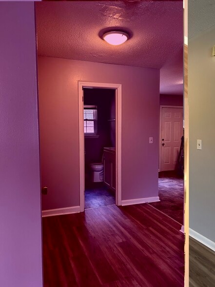 Building Photo - 406 Missionary Ave