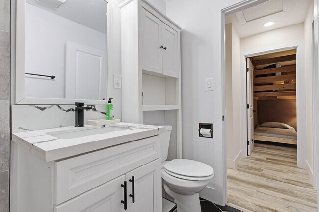 Building Photo - 1418 Marshall St