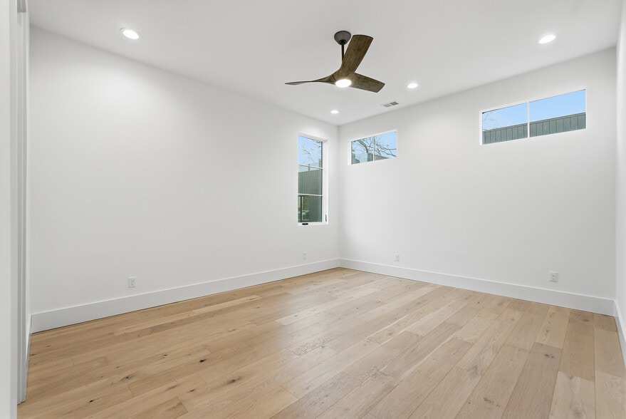 Spacious bedroom featuring modern flooring, neautral tones, and abundant natural light - 3718 West End Ave