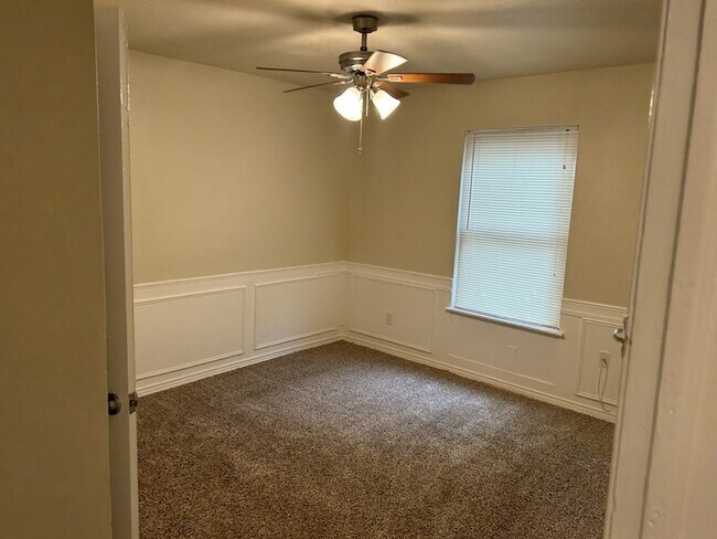 Building Photo - 624 Grande Dr