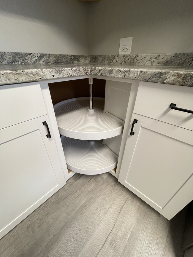 Lazy susan in kitchen - 619 Idaho St