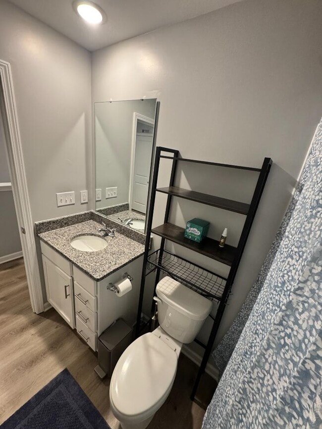 Building Photo - 2611 Carsten Ave