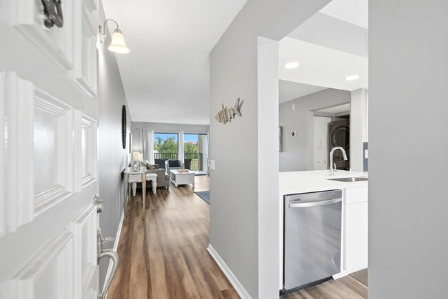 Building Photo - 6105 Palma Del Mar Blvd S