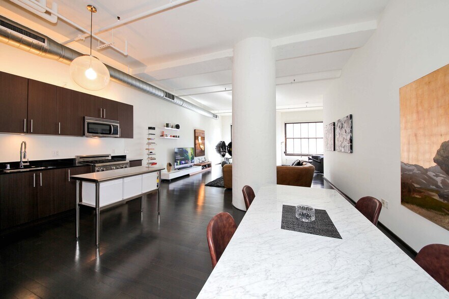 Building Photo - 1645 Vine St