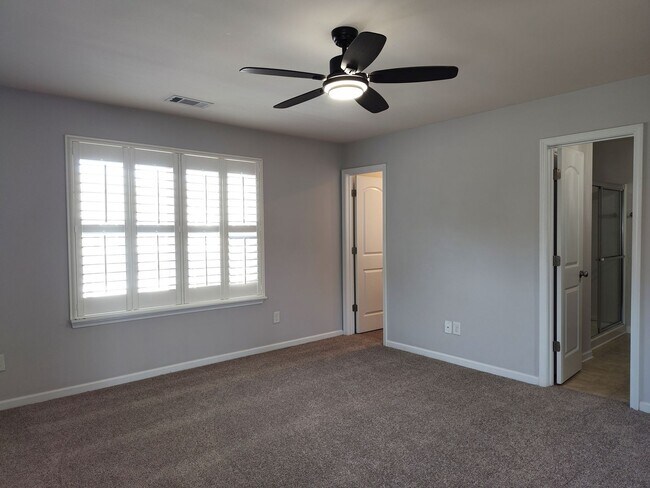Building Photo - Charming, end-unit, townhome located in the Wrights Crossing Community!