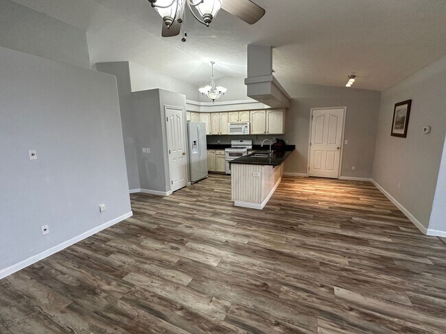 Building Photo - Spacious Home For Rent