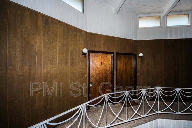 Building Photo - 210 E 600 S