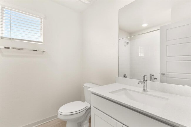 Building Photo - 140 New Hvn St