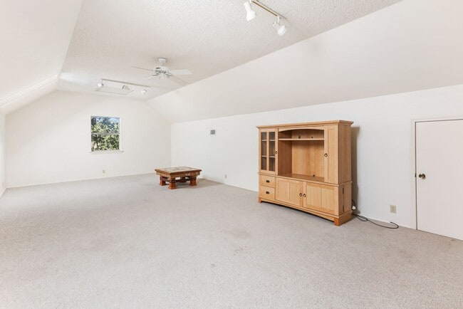 Building Photo - Hill Country Retreat