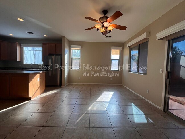 Building Photo - 14707 W Poinsettia Dr