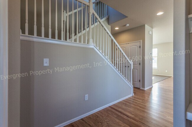 Building Photo - 570 Lapis Pl