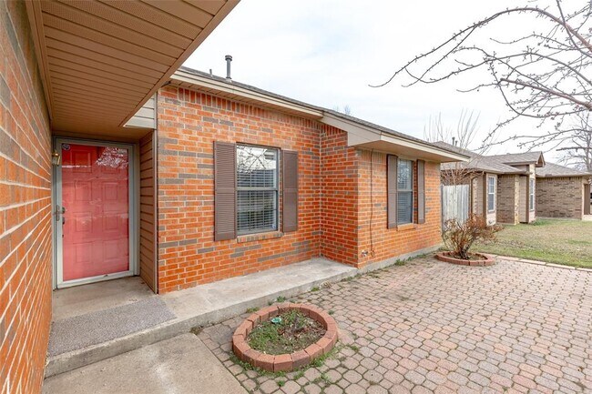 Building Photo - 10304 Southridge Terrace
