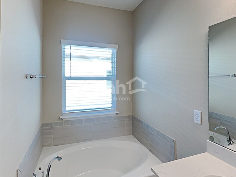 Building Photo - 238 Hemlock Pt