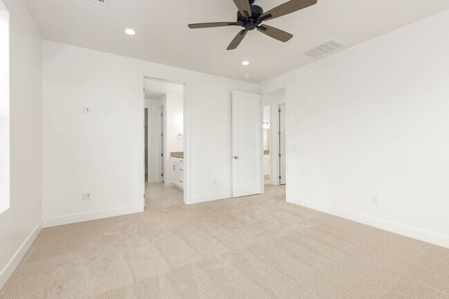 Building Photo - Beautiful New Home with access to community pool