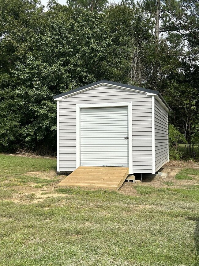 Building Photo - Home in quaint Bailey, NC