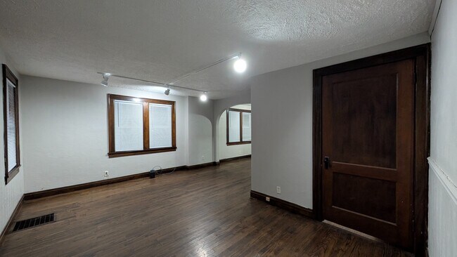 Building Photo - Newly Renovated 3-Bedroom Apartment in Michigan City - $1250