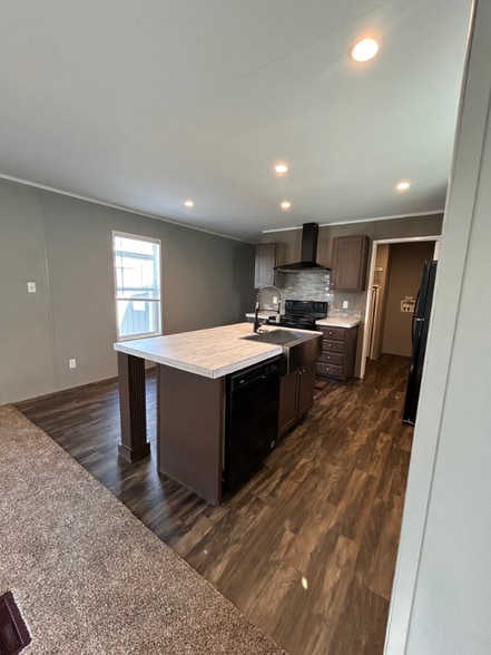 Building Photo - 3200 S Highland Park Dr