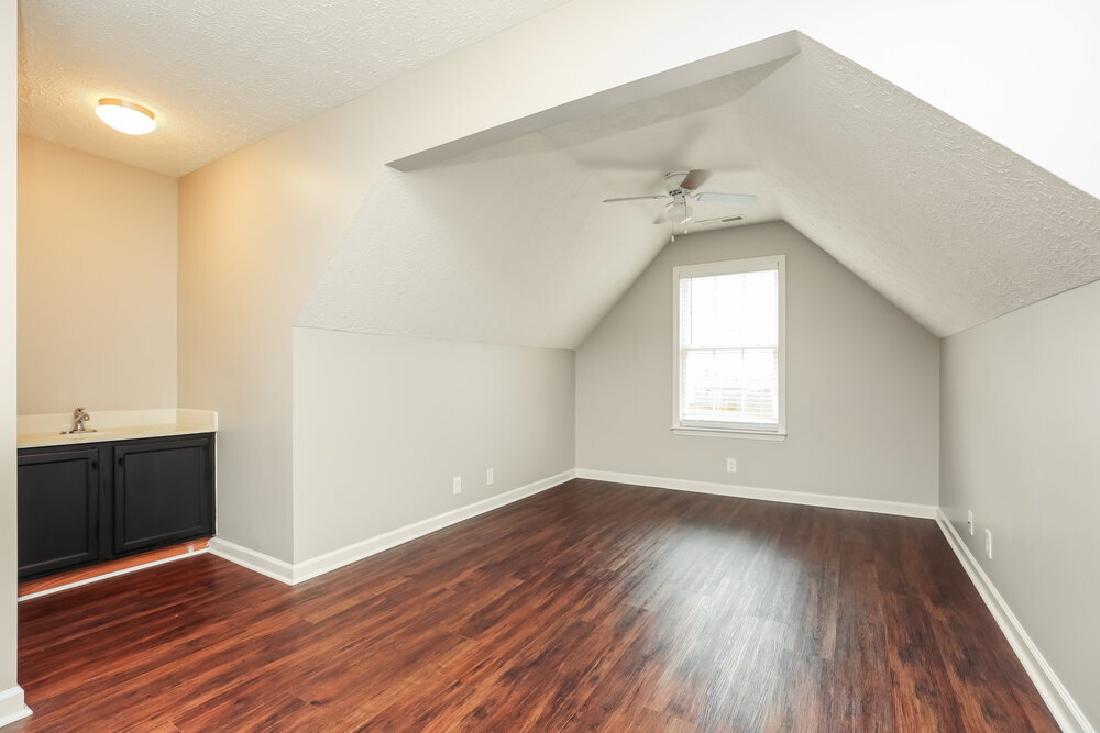 Building Photo - 1260 Lasalle Dr
