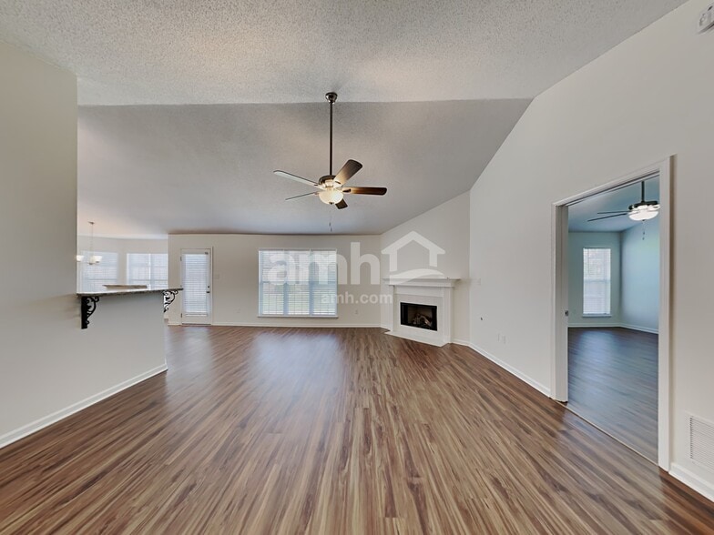 Building Photo - 2605 Hunters Pointe Dr