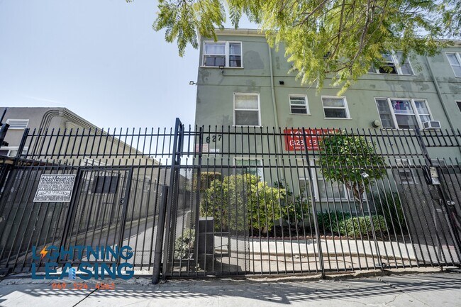 Building Photo - 1625 Normandie-22D
