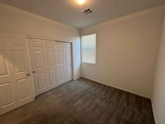 Building Photo - Charming 3-Bedroom Home with Spacious Back...