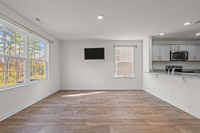 Building Photo - Beautiful new build townhome!