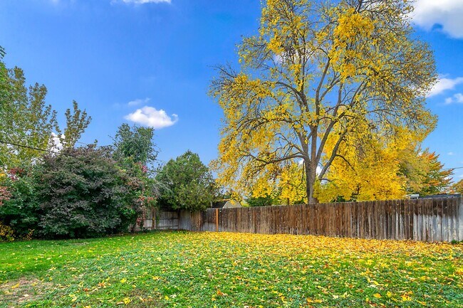 Building Photo - 2bd/1b Boise Bench Home!