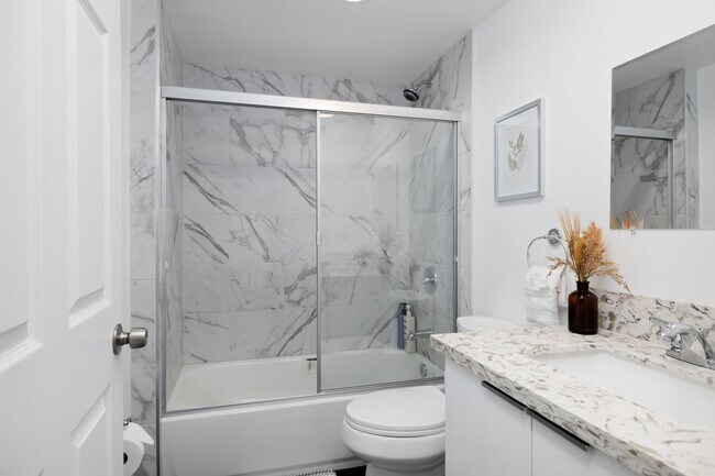 Building Photo - 4-Unit Townhome Community | Luxury Living Near DTLA