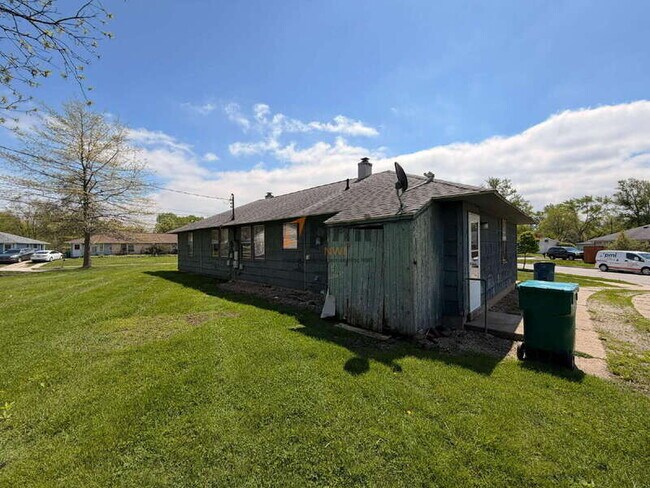 Building Photo - 2913 Oakdale Ave