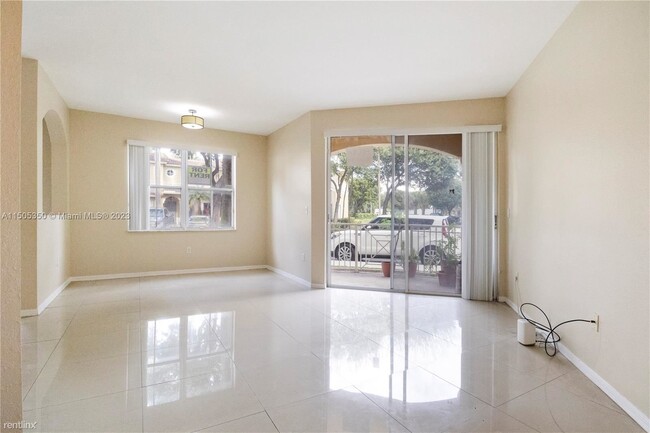 Building Photo - 3 br, 2.5 bath Condo - 8912 W Flagler St A...