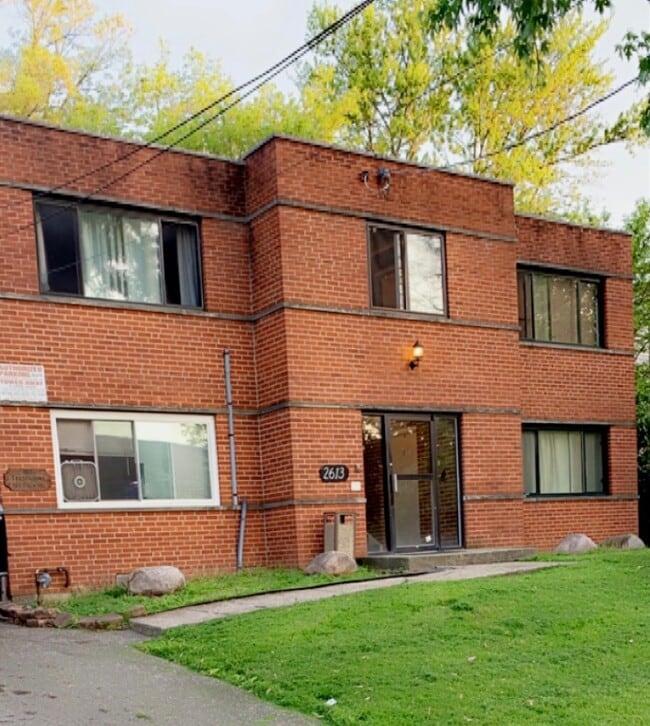 Building Photo - 2613 Chesterfield Ct