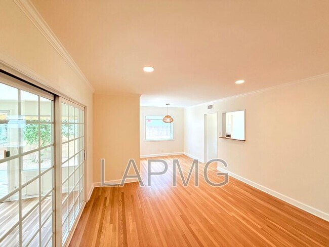 Building Photo - 16457 Gledhill St