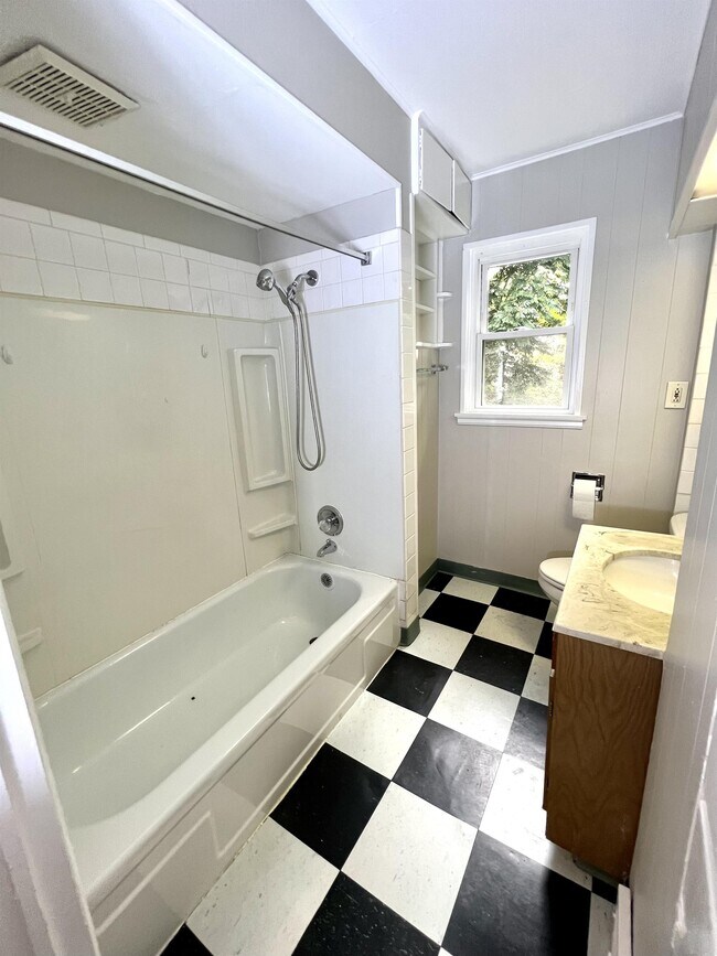 Building Photo - 1124 4th Ave