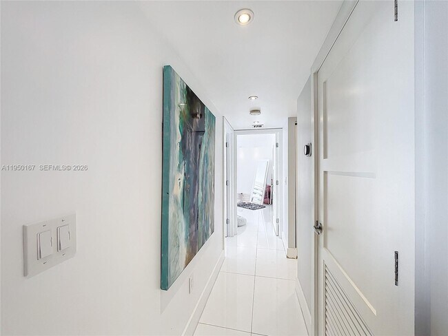 Building Photo - 600 NE 36th St